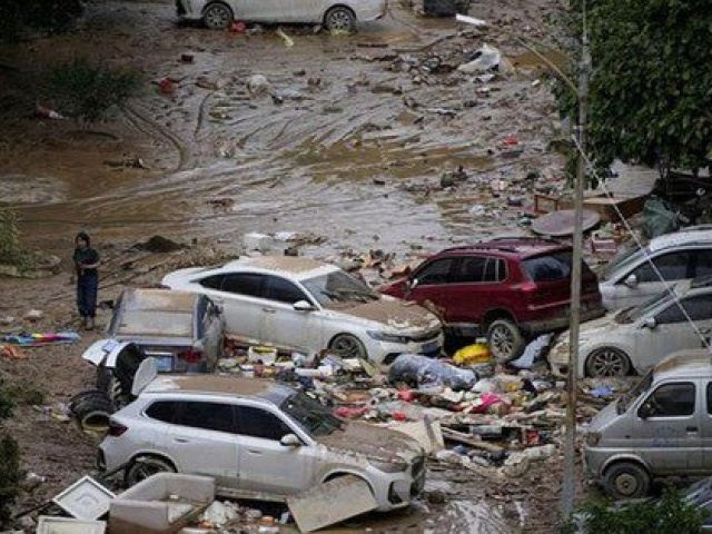 Thế giới - Cơn bão "sắp chết" vẫn trút mưa lớn suốt 7 ngày xuống Trung Quốc