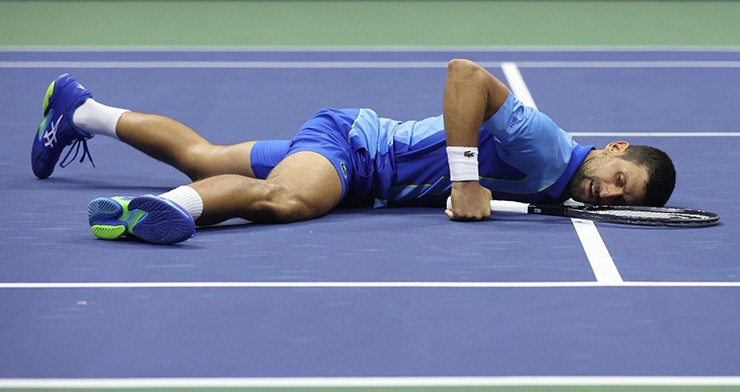 Dồn sức để chiến thắng set 1, Nole bị "hụt hơi" ở set 2