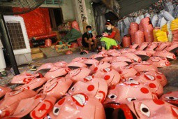 “Đột nhập” làng nghề sản xuất đồ chơi Trung thu từ thời “ông bà anh”