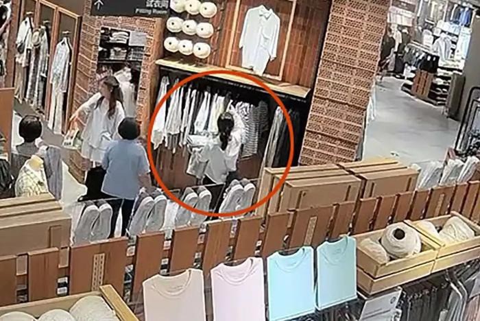 Camera an ninh ghi lại hình ảnh đáng ngờ của Tạ. Ảnh: 163.