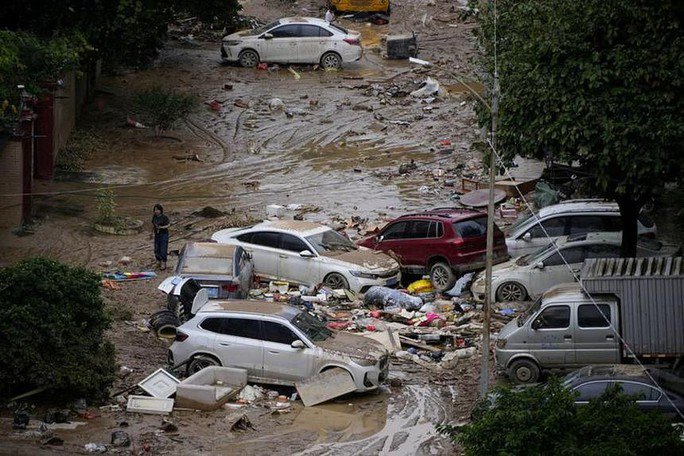 Mưa lớn gây ngập lụt ở tỉnh Quảng Đông, Trung Quốc hôm 9-9. Ảnh: Reuters