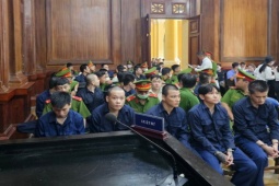 Pháp luật - Đang xử 94 bị cáo trong băng "hè nhau mặc áo cam" đi đập phá quán ốc