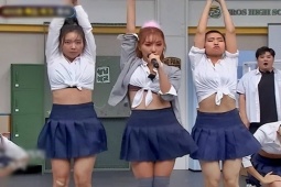 Thời trang - Mặc đồng phục học sinh, nhảy gợi cảm trên sóng truyền hình, "biểu tượng gợi cảm" bị "ném đá"