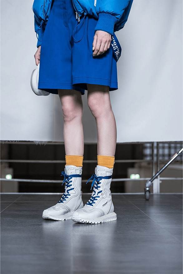 Bộ sưu tập bền vững của Emporio Armani đi từ bờ biển đến sân bóng - 19