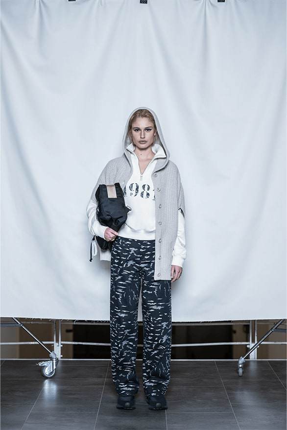 Bộ sưu tập bền vững của Emporio Armani đi từ bờ biển đến sân bóng - 7