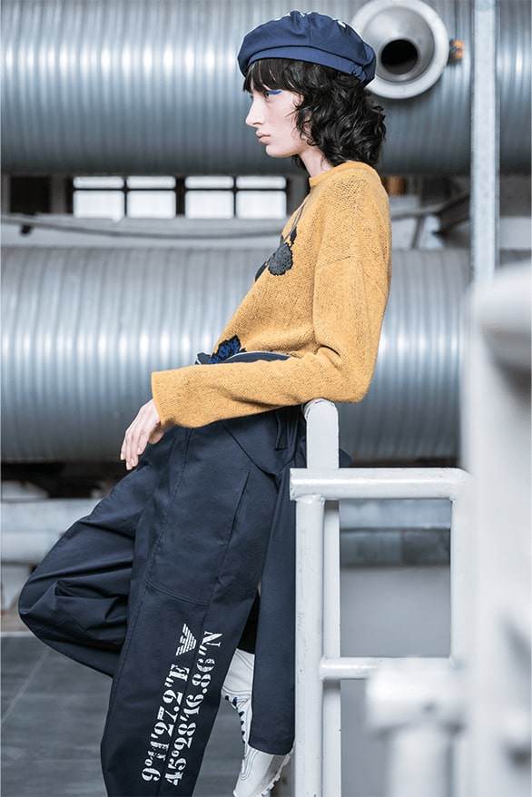 Bộ sưu tập bền vững của Emporio Armani đi từ bờ biển đến sân bóng - 5