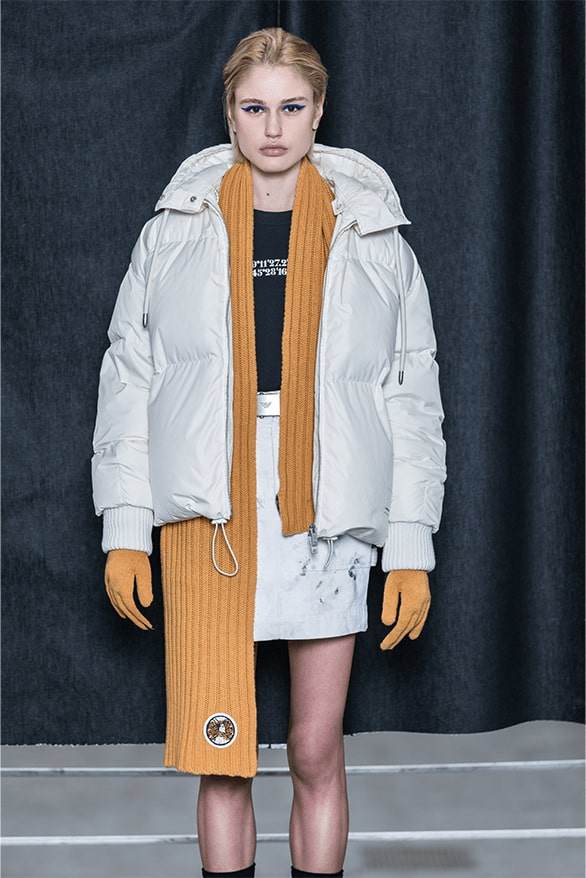 Bộ sưu tập bền vững của Emporio Armani đi từ bờ biển đến sân bóng - 4