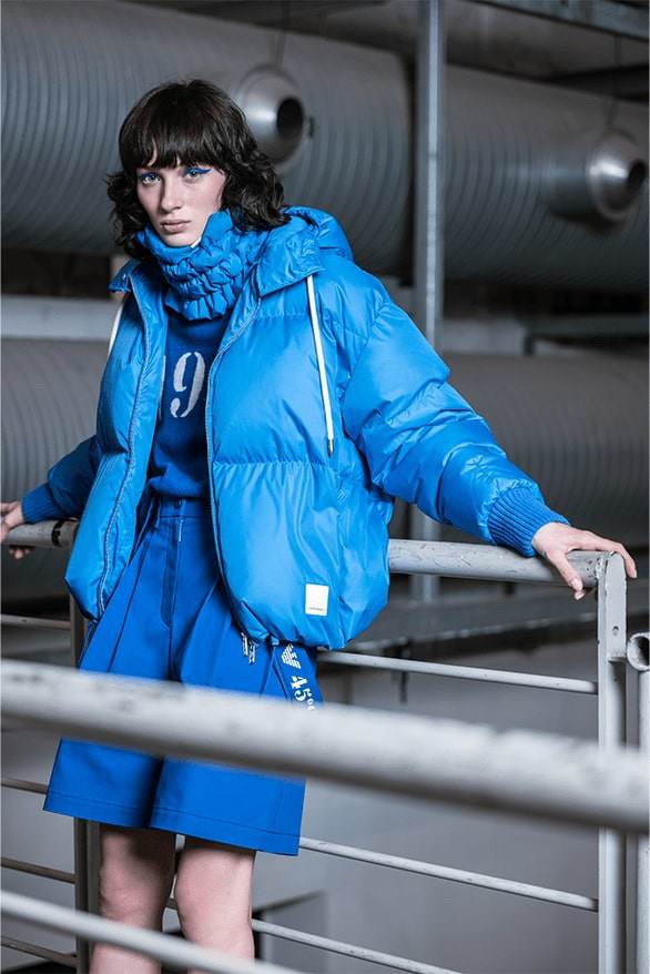 Bộ sưu tập bền vững của Emporio Armani đi từ bờ biển đến sân bóng - 18