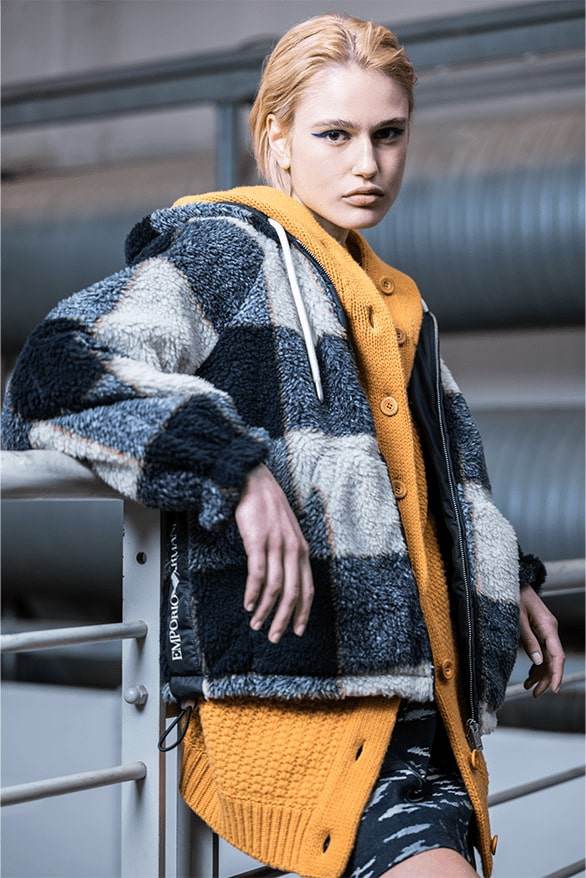 Bộ sưu tập bền vững của Emporio Armani đi từ bờ biển đến sân bóng - 15