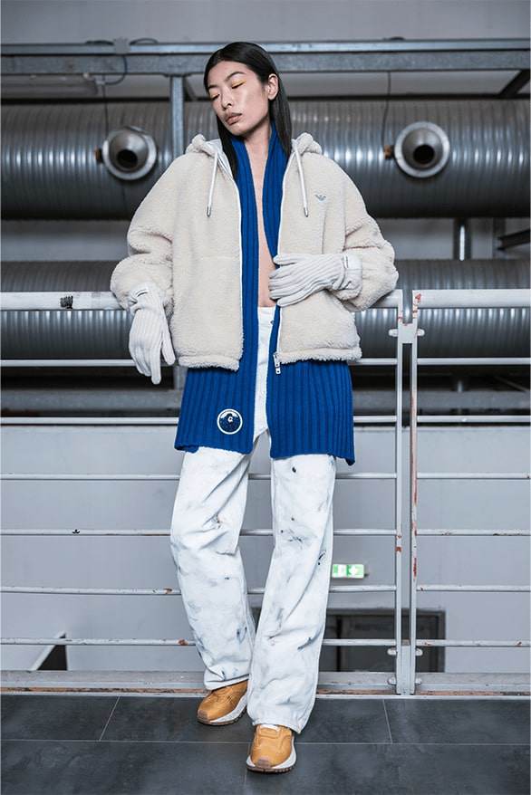 Bộ sưu tập bền vững của Emporio Armani đi từ bờ biển đến sân bóng - 13