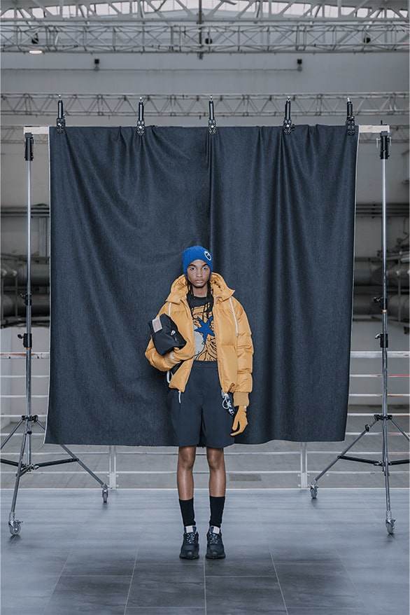 Bộ sưu tập bền vững của Emporio Armani đi từ bờ biển đến sân bóng - 11