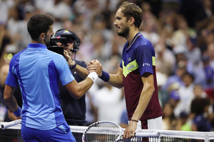 Djokovic đánh bại Medvedev để giành 24 danh hiệu Grand Slam
