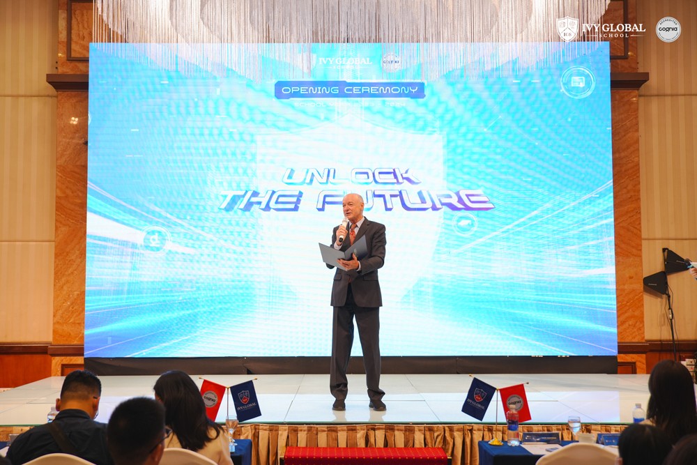 Thầy David Armstrong - Chủ tịch Ivy Global School chia sẻ thông điệp năm học mới