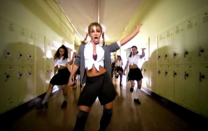 &nbsp;Britney Spears trong&nbsp;"Baby One More Time".