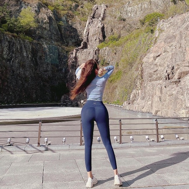 Nữ nhân viên văn phòng sở hữu dáng “ảo diệu” như photoshop - 6