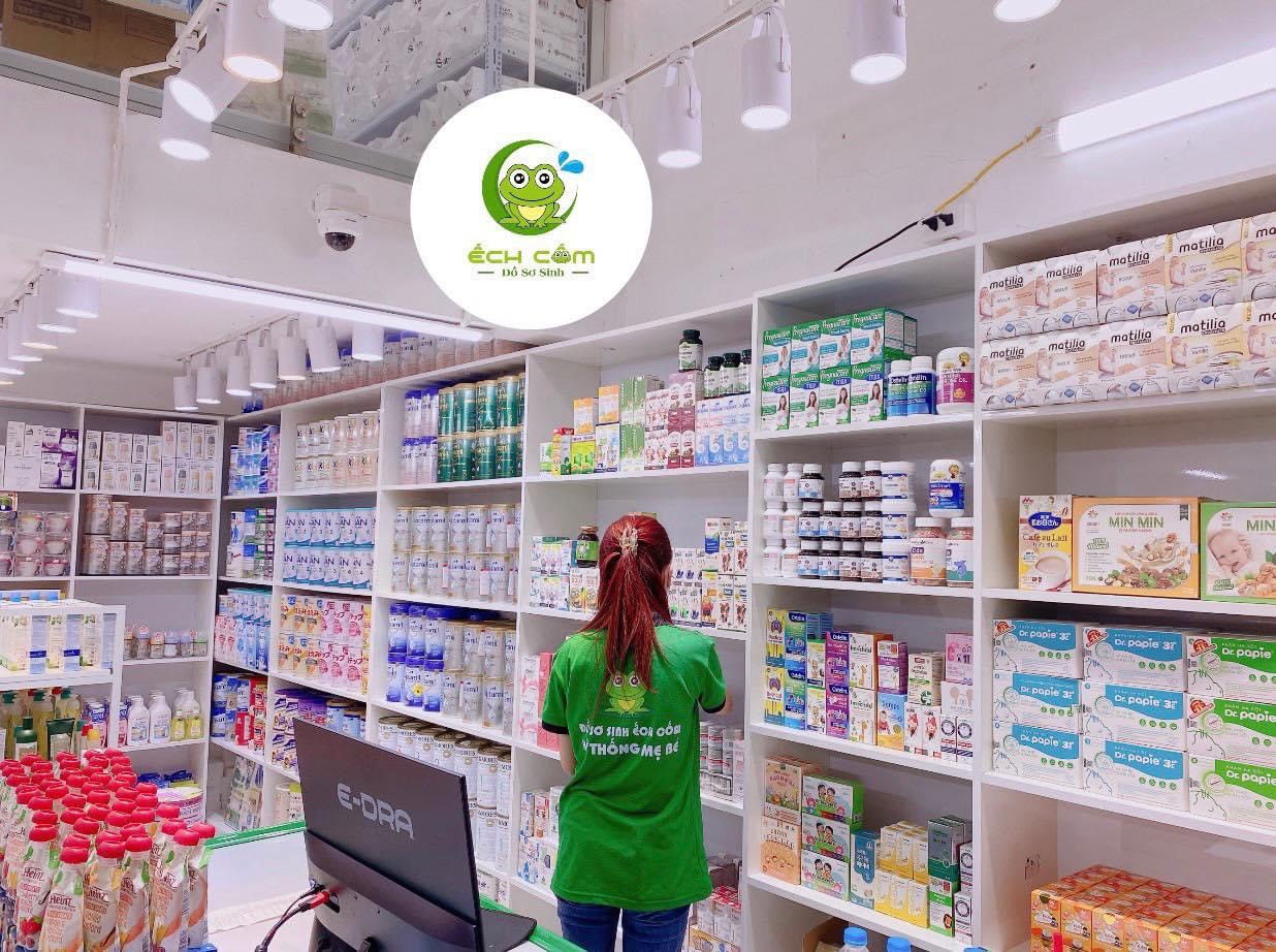 Không gian mua sắm rộng rãi tại hệ thống cửa hàng