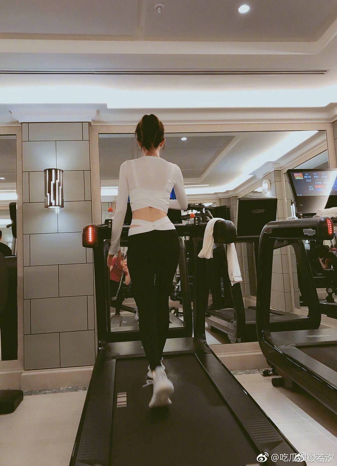 Tần Lam chăm chỉ tập luyện để có body đẹp.