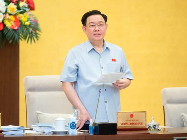 Chủ tịch Quốc hội Vương Đình Huệ phát biểu tại phiên họp Uỷ ban Thường vụ