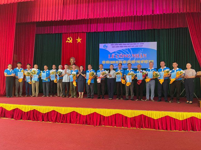 Hội LHPN xã Lâm Hợp công nhận 15 hội viên danh dự.