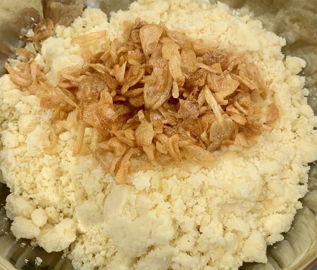 Bánh trung thu kết hợp nhân xôi xéo tạo nên loại bánh hương vị độc lạ - 1