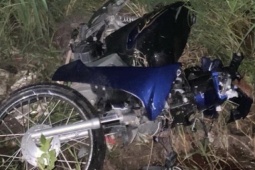 Tin tức trong ngày - Xe máy lao vào gốc cây làm 2 thanh niên tử vong, công an bác thông tin thất thiệt