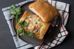 Ẩm thực - Bánh mì "quan tài”: Nghe tên thấy sợ nhưng luôn nườm nượp khách