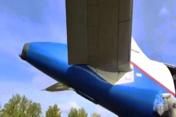 Thế giới - Video: Hiện trường máy bay hạ cánh "thần kỳ" xuống cánh đồng ở Nga