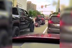 Ô tô - Clip: Khi ô tô có tính năng "nhún nhảy" nhưng lại thích đi "cà khịa"