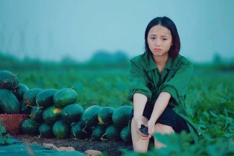 Hình ảnh Quỳnh Kool trong vai cô gái nông thôn phim "Đi qua mùa hạ"