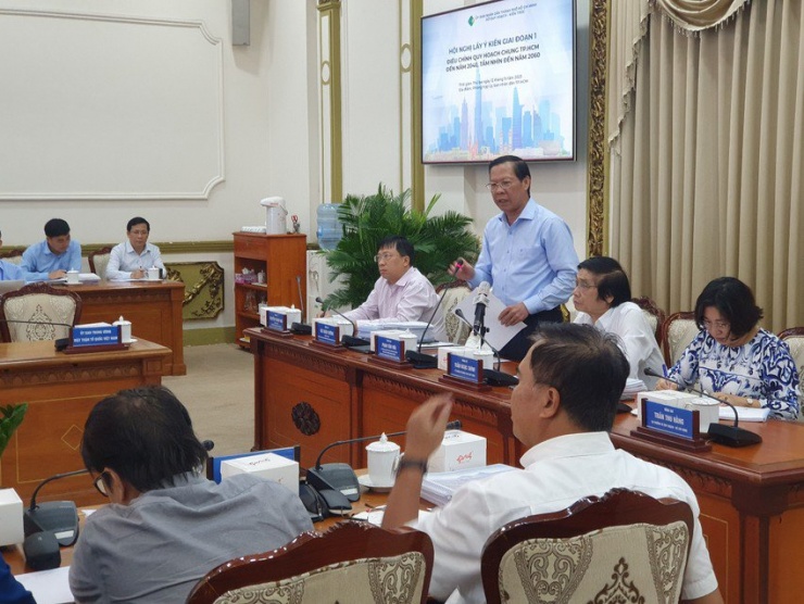 Chủ tịch UBND TP.HCM Phan Văn Mãi phát biểu tại hội nghị sáng 12-9. Ảnh: KC