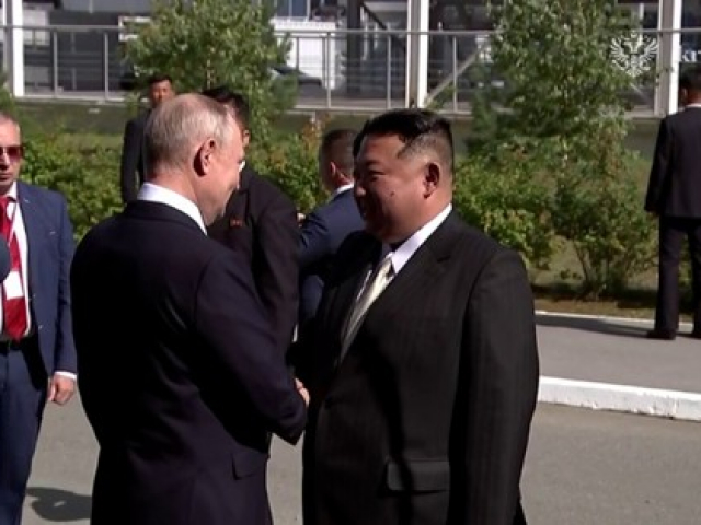Tổng thống Nga đón Chủ tịch Triều Tiên tại trung tâm vũ trụ Vostochny