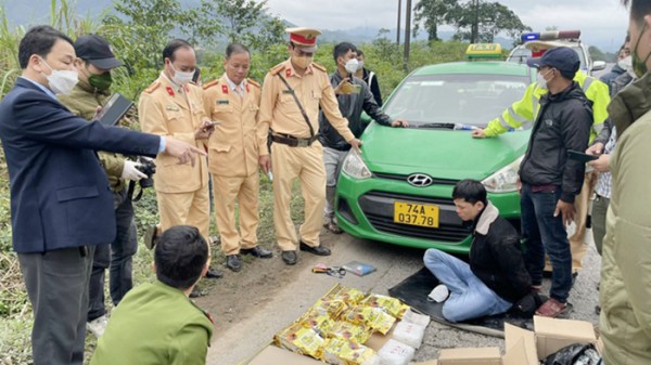 Đối tượng Phan Văn Trường bị bắt khi đang “ship” gần 10kg ma túy từ tỉnh Quảng Trị vào tỉnh Thừa Thiên-Huế.