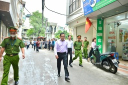 Tin tức trong ngày - Phó Thủ tướng Trần Lưu Quang trực tiếp đến hiện trường chỉ đạo khắc phục vụ cháy chung cư mini