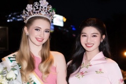 Làm đẹp - "Búp bê sống nước Đức" từng đến thăm Việt Nam bị "soi" vóc dáng kém hoàn hảo