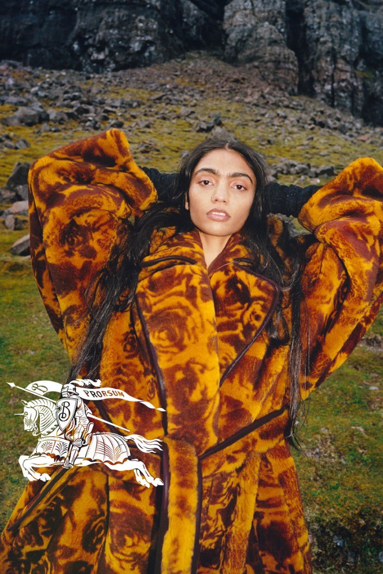 Burberry ra mắt loạt sản phẩm tiếp quản thành phố "Burberry Streets" - 2