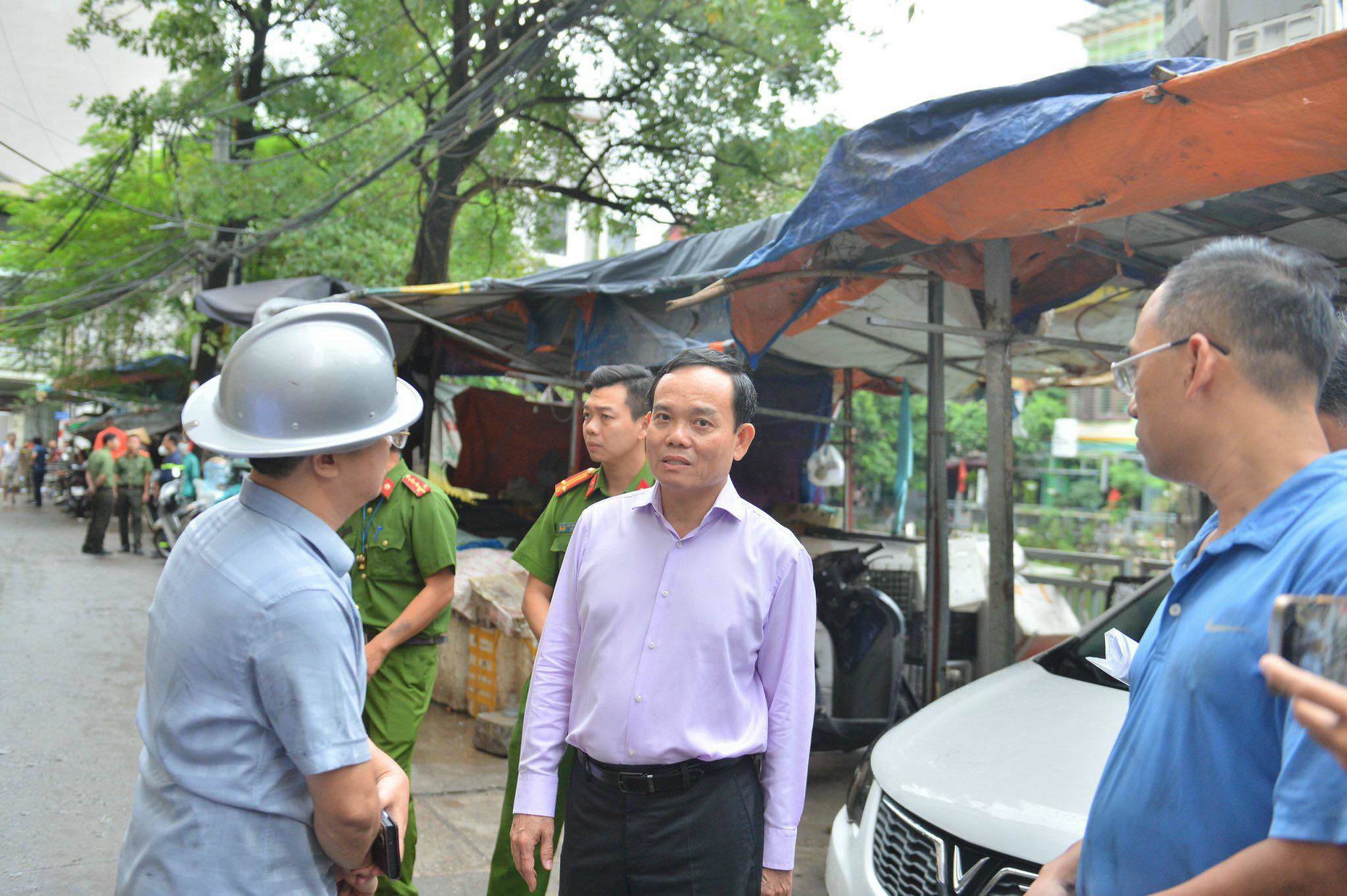 Phó Thủ tướng Trần Lưu Quang cũng chỉ đạo các lực lượng chức năng tập trung khắc phục hậu quả và điều tra nguyên nhân vụ cháy.