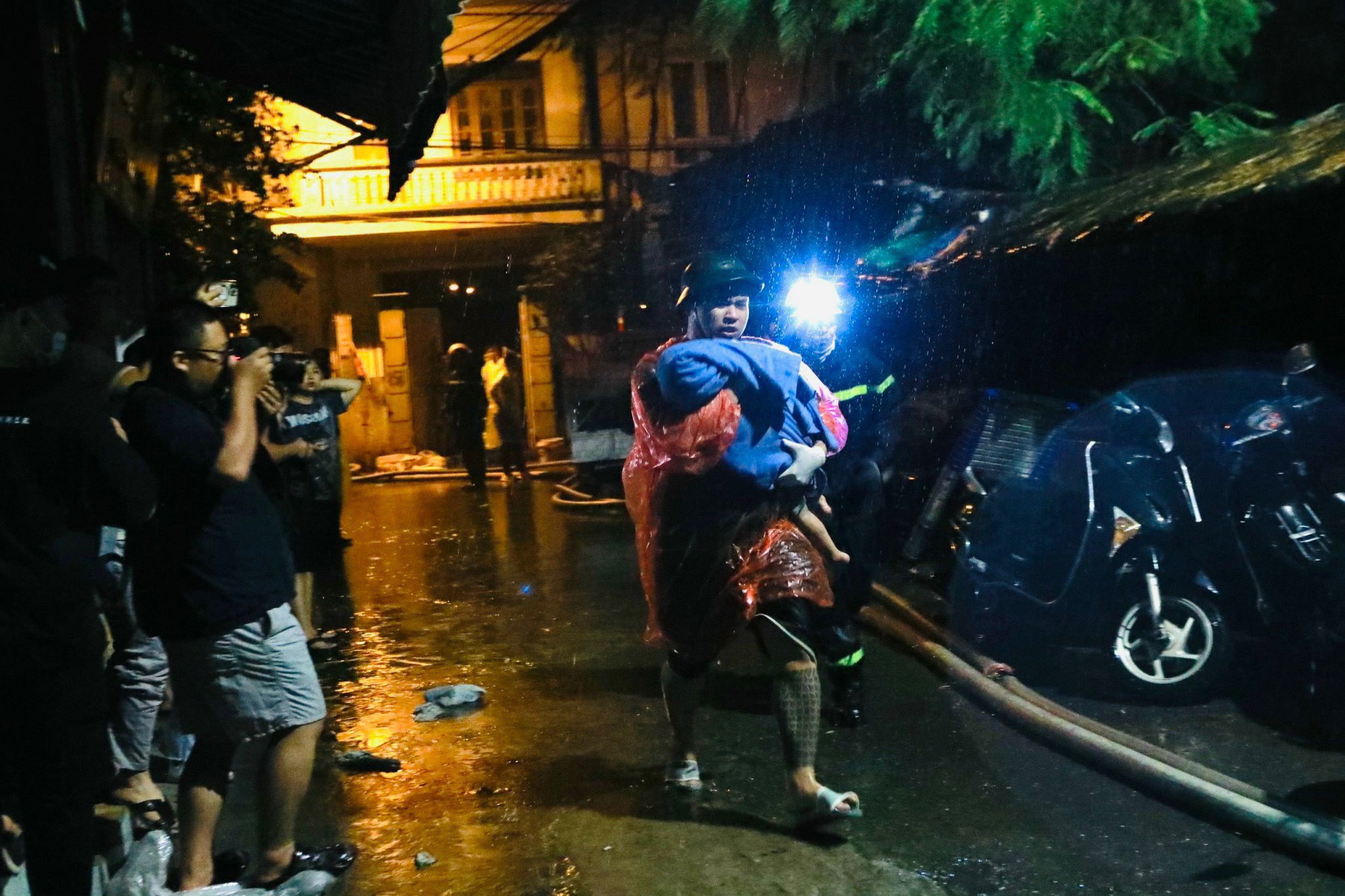 Vụ cháy chung cư mini ở Hà Nội khiến nhiều người thương vong