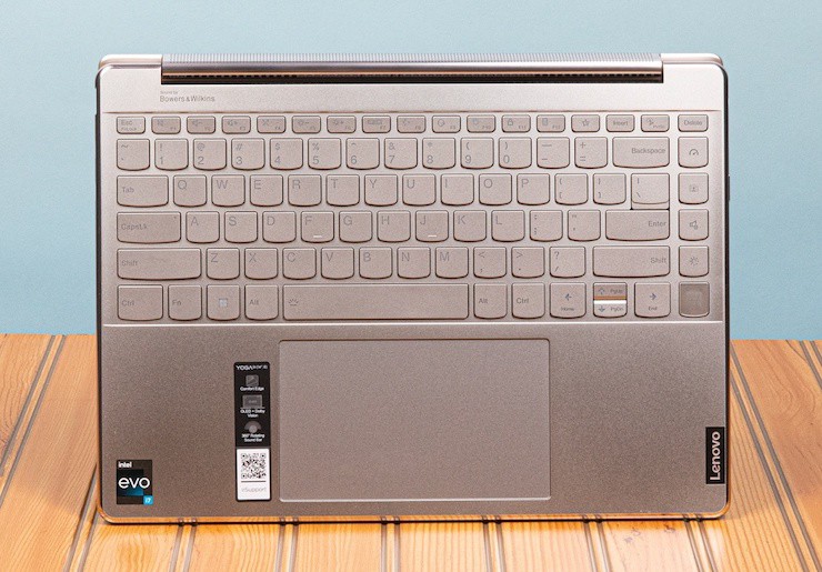 Các chế độ sử dụng linh hoạt của Lenovo Yoga 9i nhờ bản lề gập 360 độ.