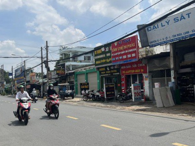 Tin tức trong ngày - Vụ người mẹ gõ cửa từng nhà tìm nguyên nhân cái chết của con gái: Cảnh sát giao thông nói gì?