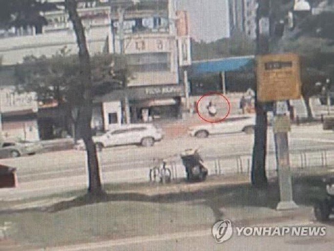 Nghi phạm tẩu thoát sau khi cướp ngân hàng ở Daejeon - Hàn Quốc (Ảnh: Yonhap)