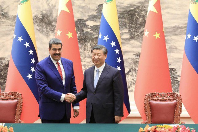 Tổng thống Venezuela Nicholas Maduro trong cuộc gặp Chủ tịch Trung Quốc Tập Cận Bình tại Bắc Kinh. (Ảnh: Reuters)