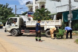 Tin tức trong ngày - Người khuyết tật bán vé số bị xe ben lùi cán tử vong