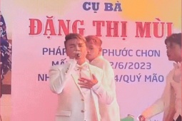 Đời sống Showbiz - Chủ tiệm vàng tiết lộ giá cát-xê bất ngờ khi mời Đàm Vĩnh Hưng hát ở "lễ thôi khóc"