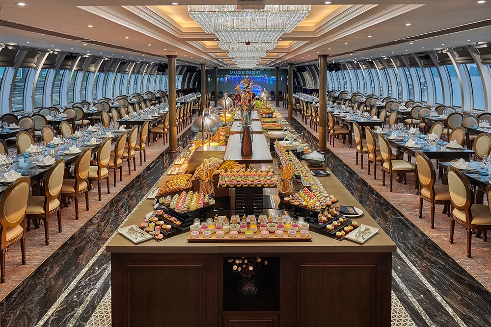 Không gian ẩm thực buffet cao cấp với hơn 100 món ngon Âu - Á