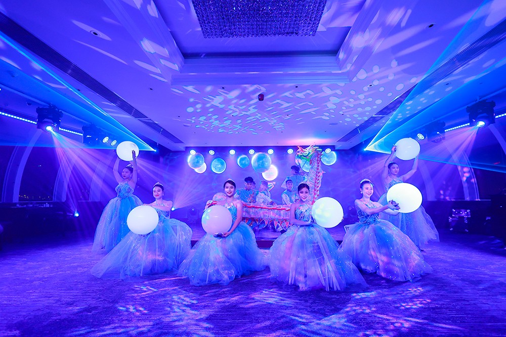 Show đa phương tiện đầu tiên trên du thuyền tại Việt Nam do đạo diễn Hoàng Nhật Nam dàn dựng