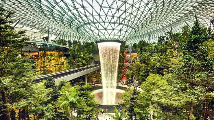 Thác nước Rain Vortex bên trong sân bay Changi