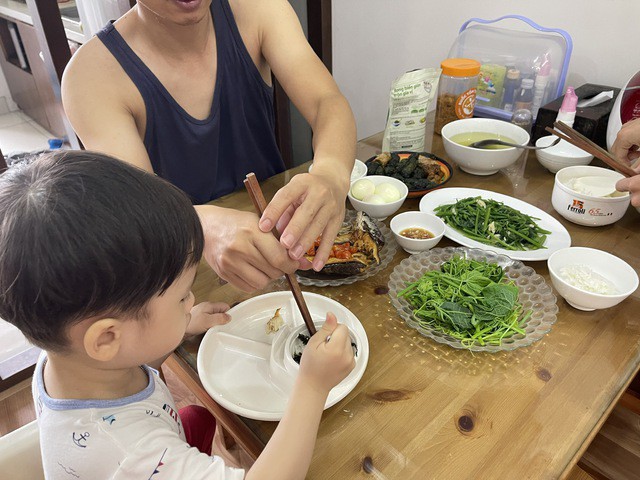 Chế độ dinh dưỡng hợp lý sẽ giúp trẻ bổ sung các vi chất tốt cho sức khỏe, trong đó có sắt và kẽm. Ảnh TG