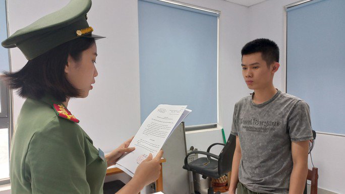 Võ Lê Hoàng Tú cũng bị bắt giam vì giữ hộ súng quân dụng cho bạn mình