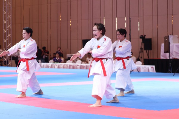 Các vận động viên Hà Nội và CAND góp mặt ở đội quyền (karate) tham dự ASIAD 19. Ảnh: Quý Lượng