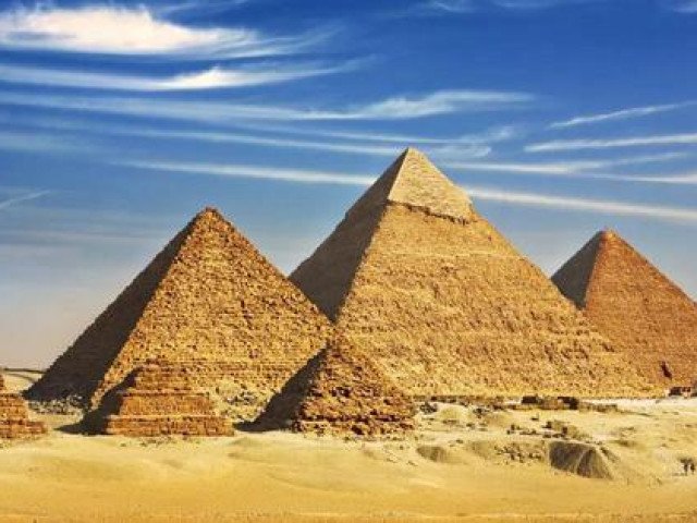 Kim tự tháp Ai Cập mọc bên dòng sông “ma”